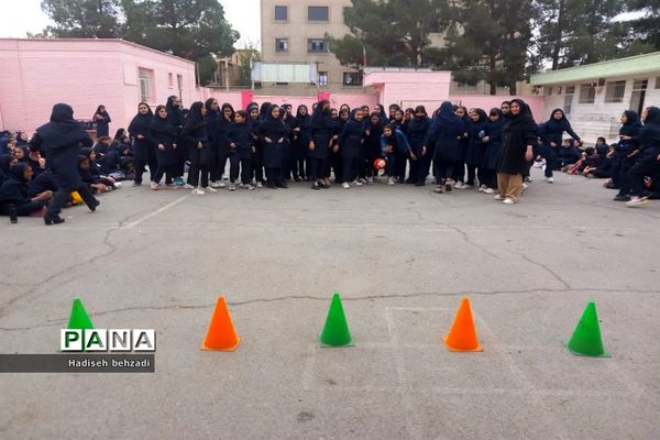 جشنواره غذا و مسابقات ورزشی درآموزشگاه آیت‌الله گلپایگانی اسلامشهر