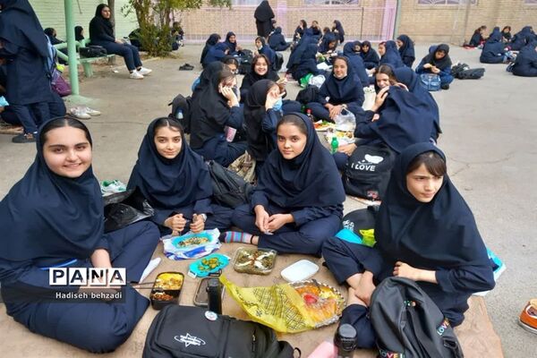 جشنواره غذا و مسابقات ورزشی درآموزشگاه آیت‌الله گلپایگانی اسلامشهر