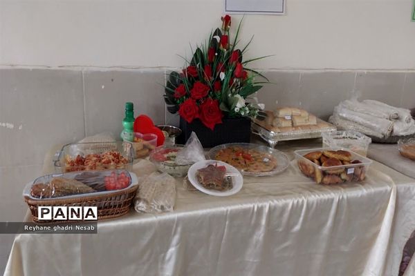 جشنواره غذا سالم و مفید در آموزشگاه هفتم تیر
