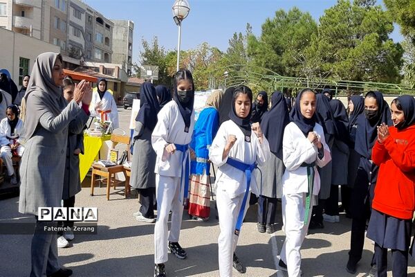 بازدید مسئولین آموزش و پرورش ناحیه ۷ از طرح پیش به سوی تندرستی جسم و روان