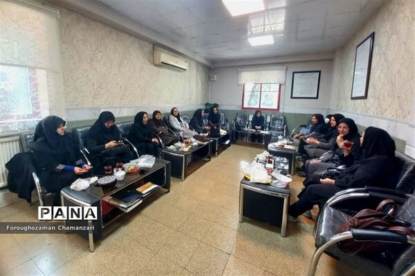جشنواره صبحانه سالم در دبیرستان نمونه فرهنگ مهشید مصلی نژاد