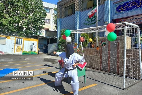 گرامیداشت هفته تربیت‌بدنی در دبیرستان تربیت رودهن