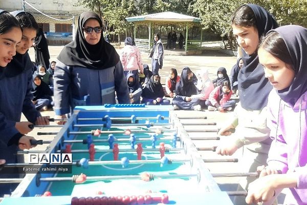 گرامیداشت هفته تربیت‌بدنی در دبیرستان تربیت رودهن