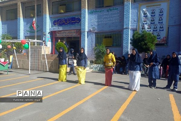 گرامیداشت هفته تربیت‌بدنی در دبیرستان تربیت رودهن