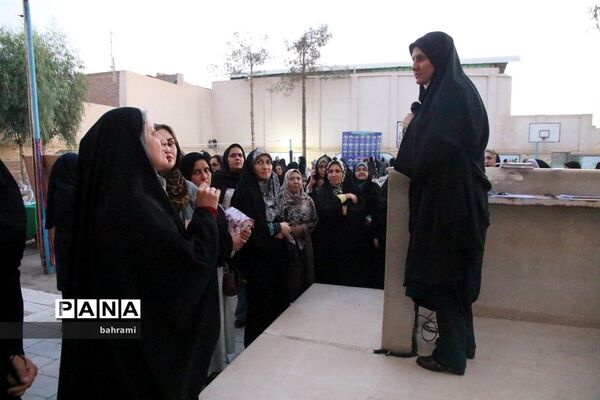 انتخابات انجمن اولیاء و مربیان در دبیرستان دخترانه عفت یزد