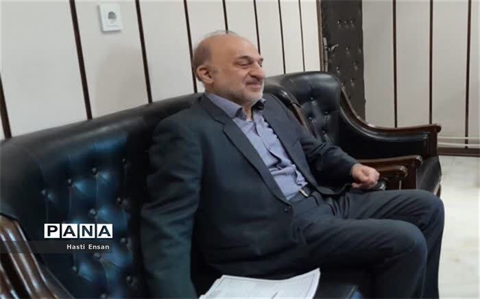 اقامه نماز جماعت در مدارس از اهمیت ویژه ای برخوردار است