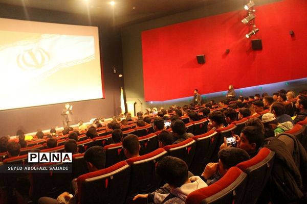 بازدید دانش‌آموز خبرنگاران پسر پانا از موزه سینما