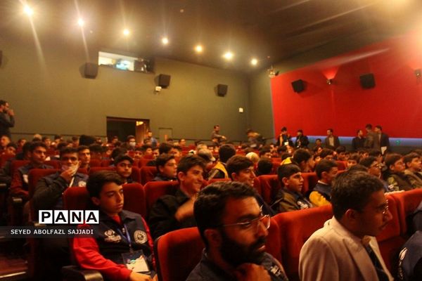 بازدید دانش‌آموز خبرنگاران پسر پانا از موزه سینما