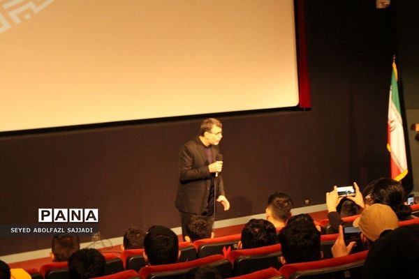 بازدید دانش‌آموز خبرنگاران پسر پانا از موزه سینما