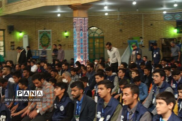 اقامه نماز ظهر و عصر در دومین روز از اردوی ملی خبرنگاری پانا