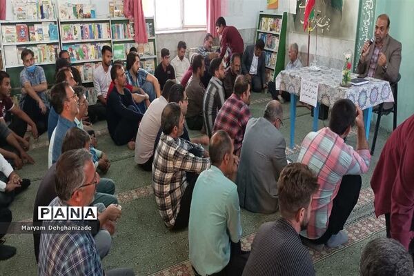 برگزاری جلسات انجمن اولیاء و مربیان در هفته پیوند اولیاء و  مربیان شهرستان مهریز