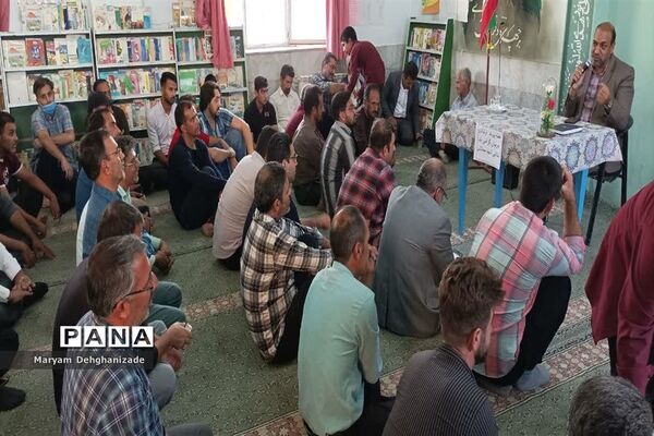 برگزاری جلسات انجمن اولیاء و مربیان در هفته پیوند اولیاء و  مربیان شهرستان مهریز