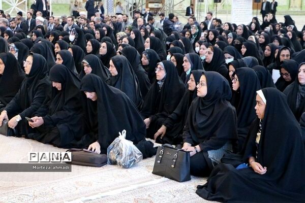 بزرگداشت هفته اولیا و مربیان و تجدید میثاق با آرمان‌های امام راحل در مرقد امام خمینی(ره)