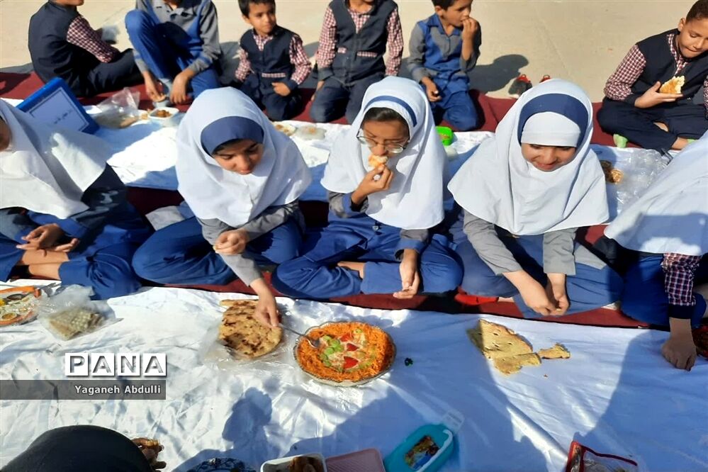 روز جهانی غذا در دبستان محمد منتظری
