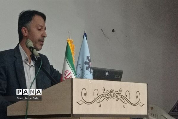 برگزاری جلسه انجمن اولیا و مربیان در دبیرستان شهید بهشتی دوره اول کاشمر
