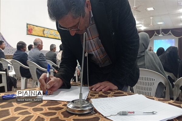 برگزاری جلسه انجمن اولیا و مربیان در دبیرستان شهید بهشتی دوره اول کاشمر
