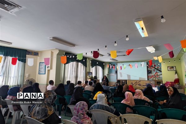 برگزاری انتخابات  انجمن اولیا‍‌ و مربیان در دبستان شاهد فاطمه‌الزهرا(س)