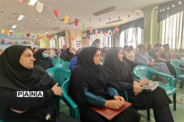 برگزاری انتخابات  انجمن اولیا‍‌ و مربیان در دبستان شاهد فاطمه‌الزهرا(س)