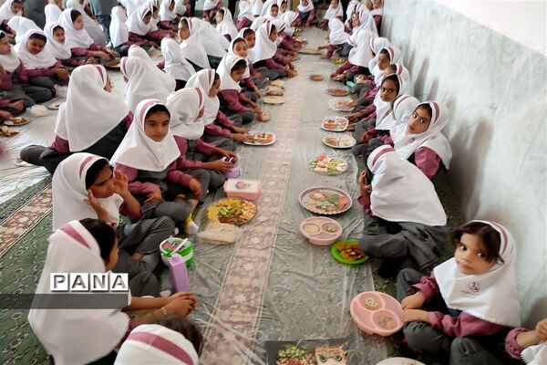 روز جهانی غذا در دبستان شهید مدنی