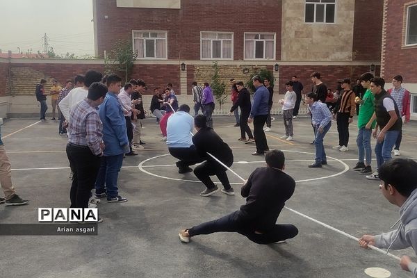 مسابقات ورزشی درون مدرسه‌ای در دبیرستان دانش شهریار