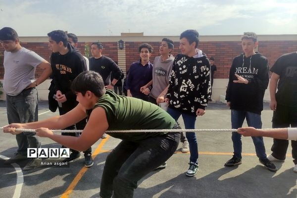 مسابقات ورزشی درون مدرسه‌ای در دبیرستان دانش شهریار