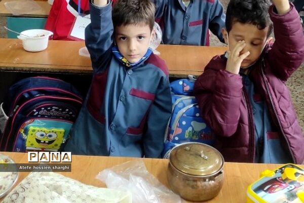 جشنواره غذای سالم در دبستان ایمان رودهن