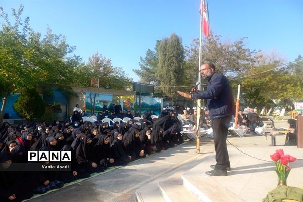 همایش بزرگداشت مقام شهدا در هفته پیوند اولیا و مربیان