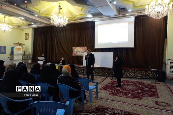 اولین جلسه انتخابات انجمن اولیا و مربیان در دبیرستان نمونه دولتی دخترانه دوره اول فرزانگان ناحیه ۲