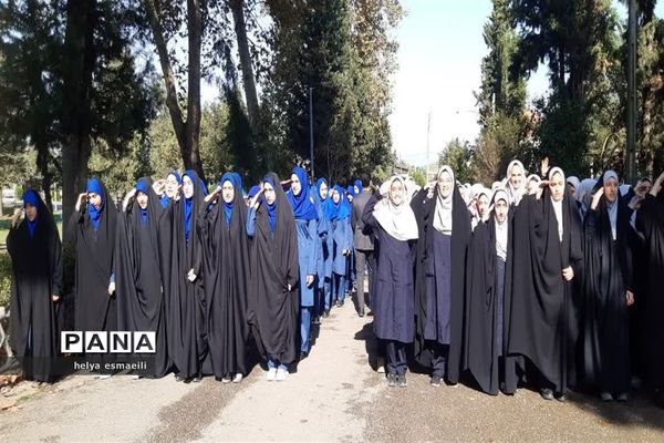 اجرای سرود دو هزار دانش‌آموز به نیت دو هزار شهید در ساری