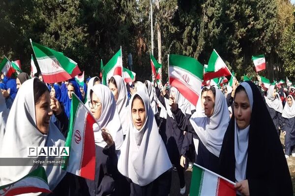 اجرای سرود دو هزار دانش‌آموز به نیت دو هزار شهید در ساری