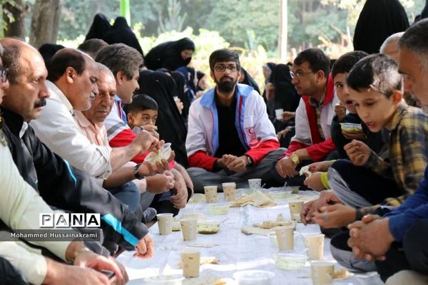همایش پیاده‌روی خانوادگی فرهنگیان به‌مناسبت هفته تربیت‌بدنی در ابرکوه