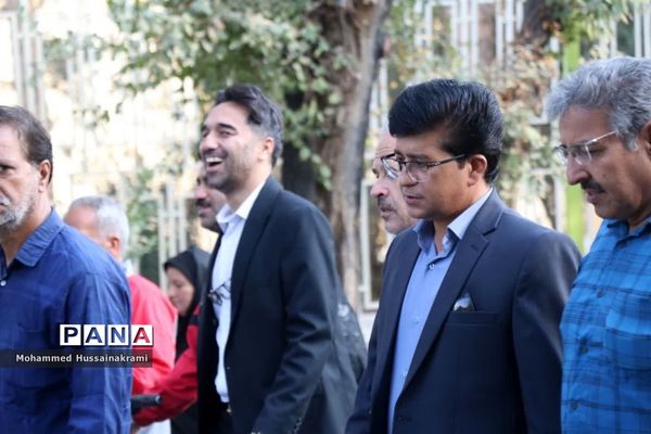 همایش پیاده‌روی خانوادگی فرهنگیان به‌مناسبت هفته تربیت‌بدنی در ابرکوه