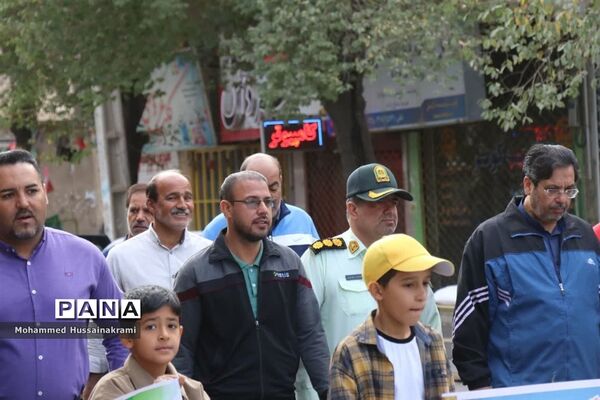 همایش پیاده‌روی خانوادگی فرهنگیان به‌مناسبت هفته تربیت‌بدنی در ابرکوه
