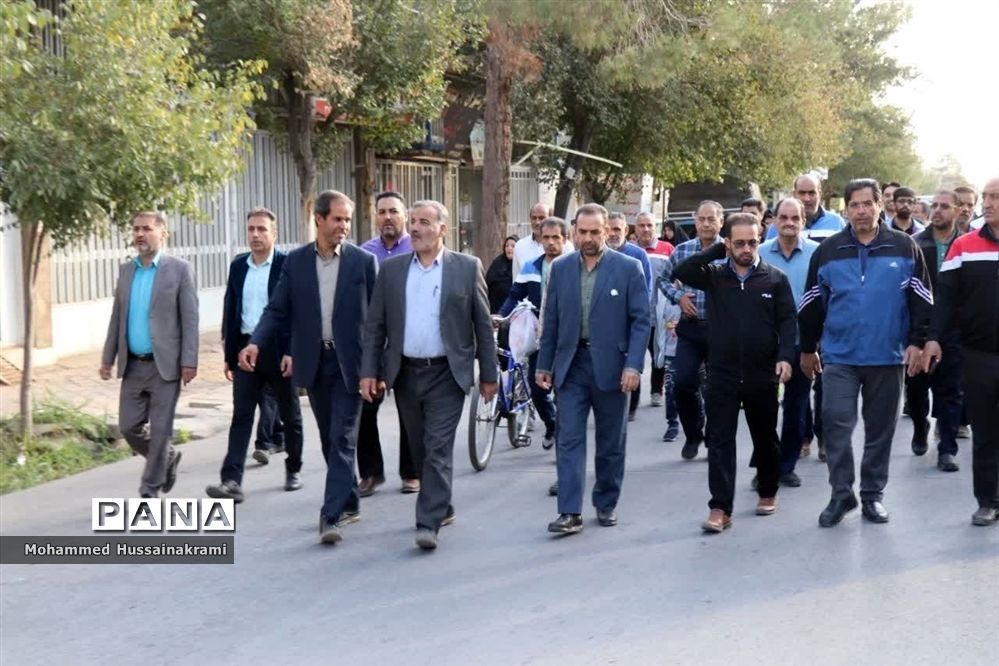 همایش پیاده‌روی خانوادگی فرهنگیان به‌مناسبت هفته تربیت‌بدنی در ابرکوه