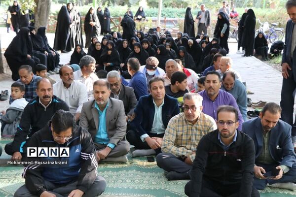 همایش پیاده‌روی خانوادگی فرهنگیان به‌مناسبت هفته تربیت‌بدنی در ابرکوه