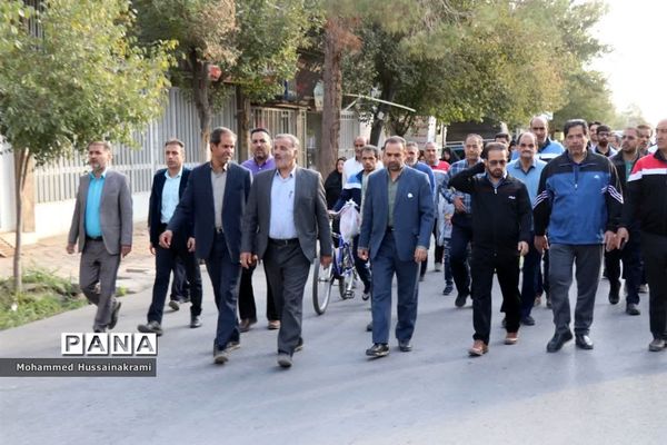 همایش پیاده‌روی خانوادگی فرهنگیان به‌مناسبت هفته تربیت‌بدنی در ابرکوه