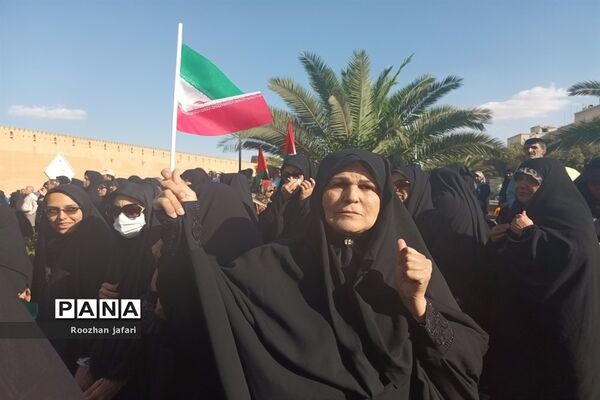 تجمع مردم شیراز در پاسخ به حملات غیر انسانی رژیم صهیونیستی