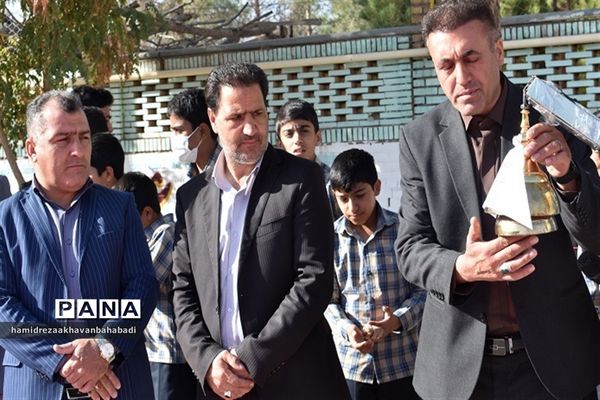 نواختن زنگ ورزش و سلامت در مدارس بهاباد