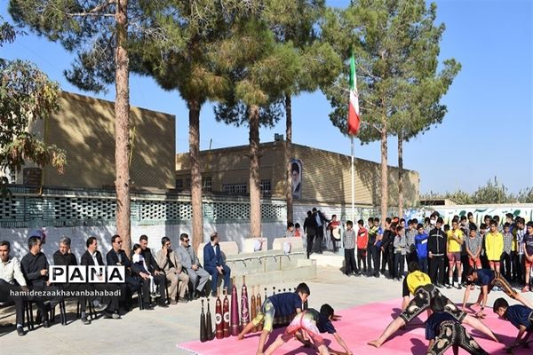 نواختن زنگ ورزش و سلامت در مدارس بهاباد