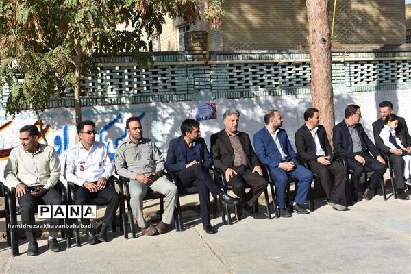 نواختن زنگ ورزش و سلامت در مدارس بهاباد