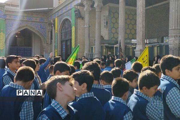 اجتماع بزرگ دانش‌آموزان در دفاع از مردم غزه در ناحیه دو ری