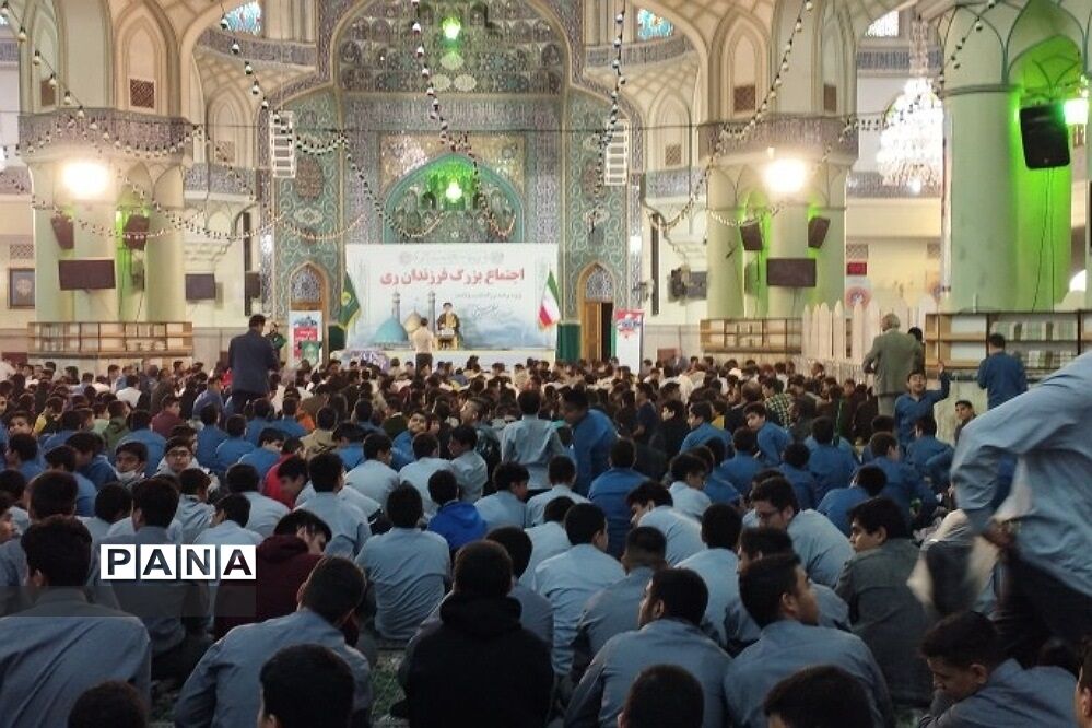 اجتماع بزرگ دانش‌آموزان در دفاع از مردم غزه در ناحیه دو ری