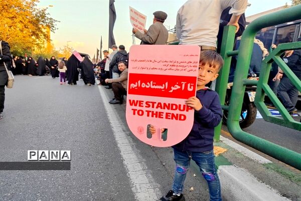 تجمع مردم تهران علیه جنایات رژیم صهیونسیتی در میدان انقلاب