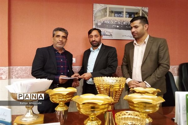نشست دبیران تربیت‌بدنی مدارس شهرستان رباط‌کریم به‌مناسبت هفته تربیت‌بدنی