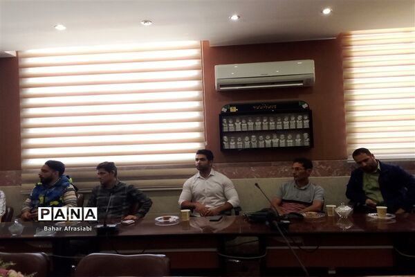 نشست دبیران تربیت‌بدنی مدارس شهرستان رباط‌کریم به‌مناسبت هفته تربیت‌بدنی