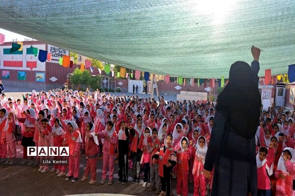 نذر آب دانش‌آموزان آباده برای کودکان غزه