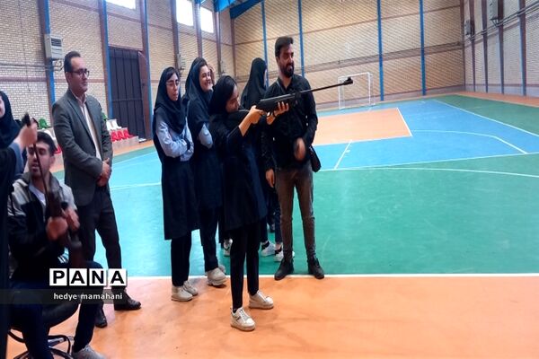 مسابقات تیراندازی بانوان در ناحیه یک بهارستان