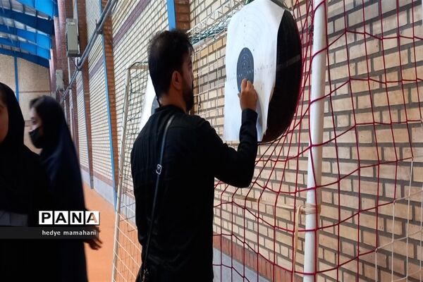 مسابقات تیراندازی بانوان در ناحیه یک بهارستان