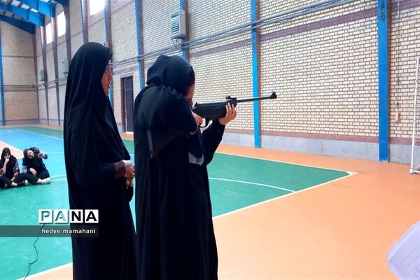 مسابقات تیراندازی بانوان در ناحیه یک بهارستان