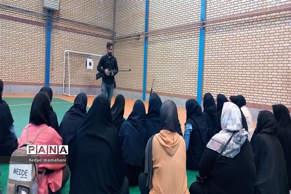 مسابقات تیراندازی بانوان در ناحیه یک بهارستان